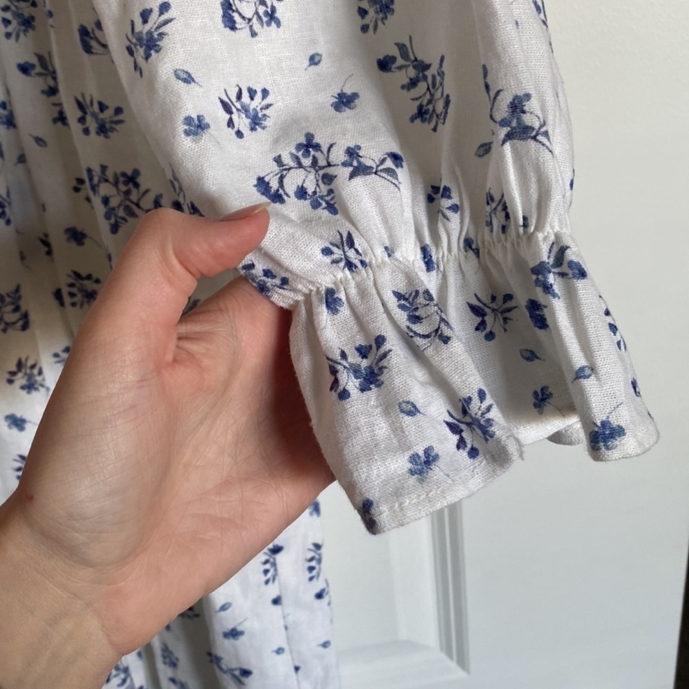 House of Harlow Midi Dress Blue White Floral
Smocked Puffed Sleeves - large - Picture 5 of 11
